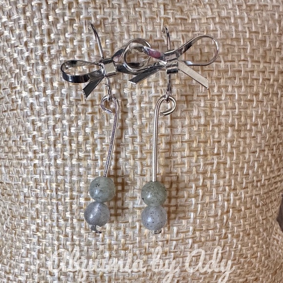 Elegant Silver and Gray Earrings - Picture 1 of 1